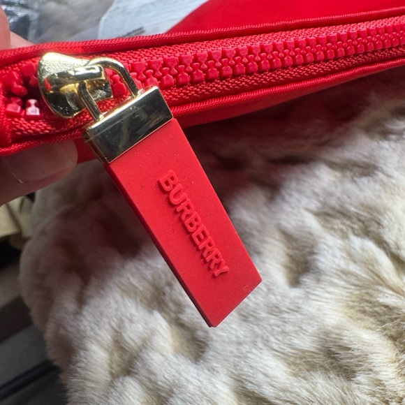 Burberry Vibrant Red Zipper Pouch/wristlet + Burberry Camera Pin- GWP bundle - Picture 7 of 9